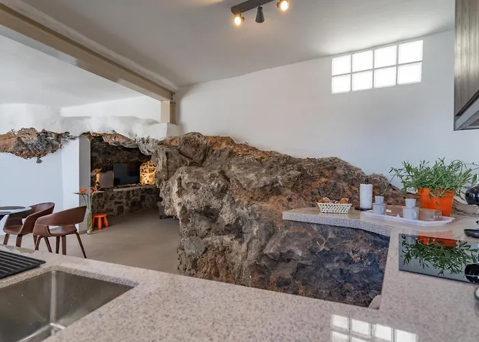 Dom wakacyjny Unique House With Cave By The Sea With Private Terrace *