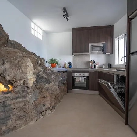 Vakantiehuis Unique House With Cave By The Sea With Private Terrace Santa Cruz de Tenerife