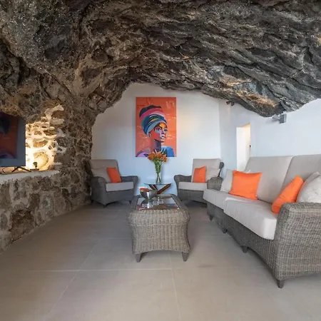 Vakantiehuis Unique House With Cave By The Sea With Private Terrace