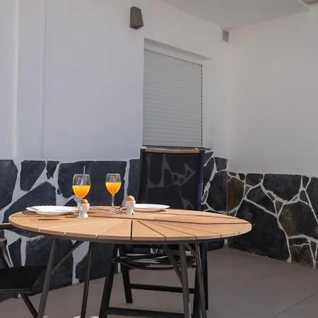 Nyaraló Unique House With Cave By The Sea With Private Terrace *