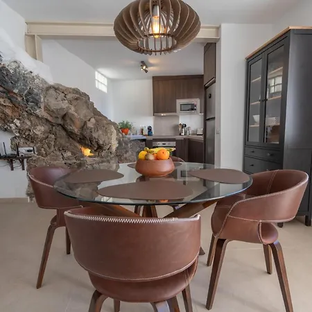 Unique House With Cave By The Sea With Private Terrace Hébergement de vacances Santa-Cruz de Ténérife