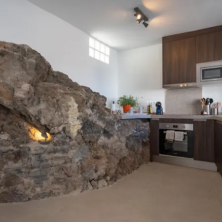 Hébergement de vacances Unique House With Cave By The Sea With Private Terrace *